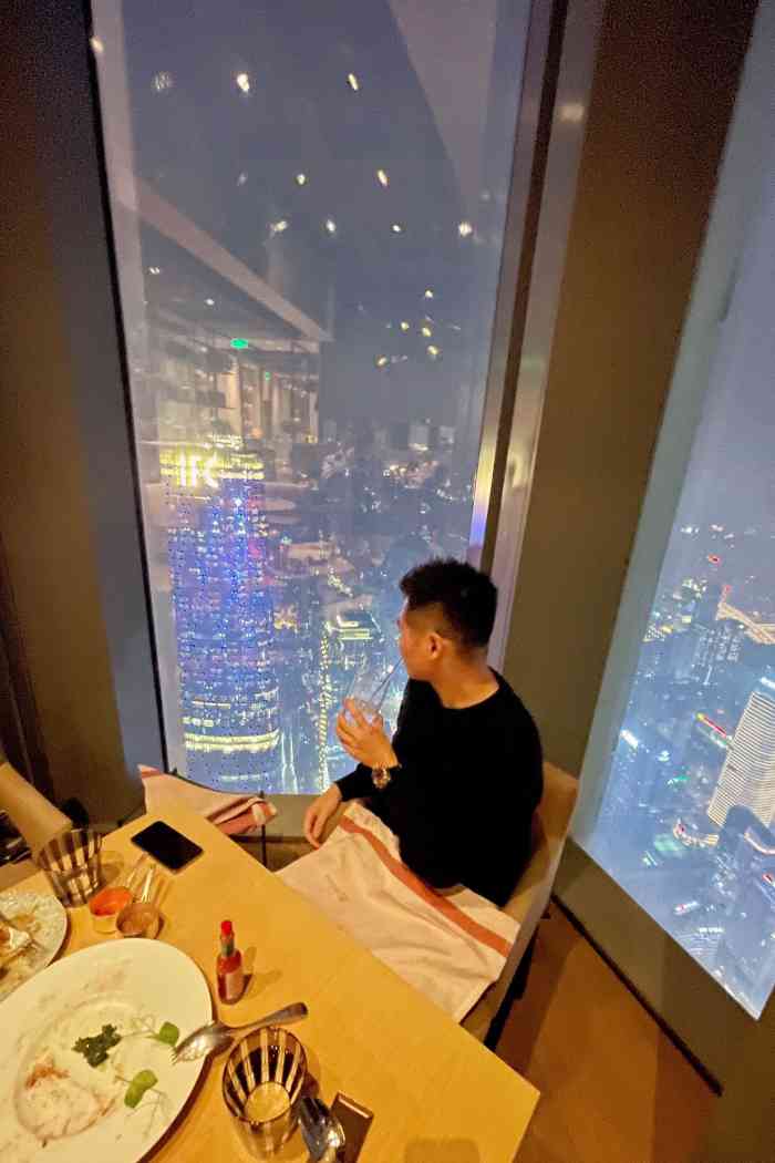 打卡瑰丽95层西餐厅应该是广州最高的西餐厅了吧