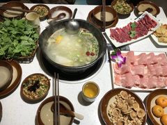 -贵府酸汤牛肉火锅·贵州老字号(飞山街店)
