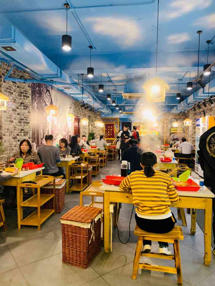 醉耍都成都串串香-"中的霸王餐,两个人来体验的.不用提前预约.