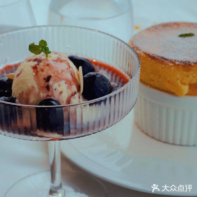 一线江景法餐Molly’s riverside