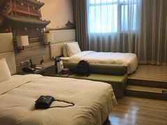 -西安大雁塔科技大学地铁站亚朵酒店