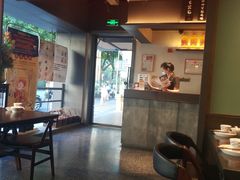 门面-上名堂·鱼头好吃(体育场路店)