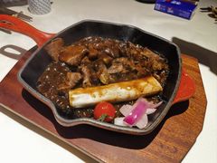 黑椒汁生烧安格斯牛肋骨-炳胜私厨(万象前海店)