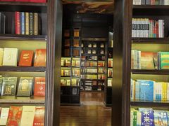 -钟书阁(松江泰晤士小镇店)