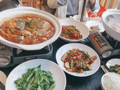 -鱼鲜饭香·招牌汽锅剁椒鱼头王