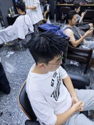 -藤野造型专业烫染接发