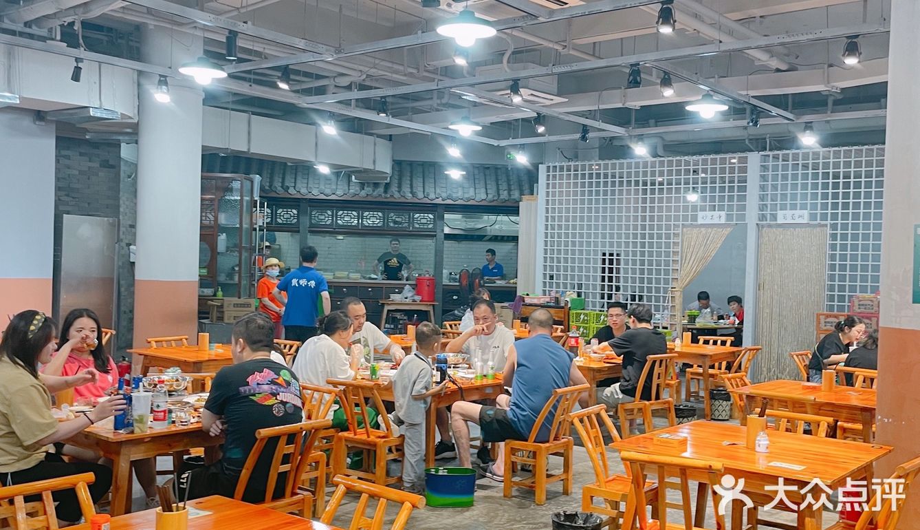 装修一般，招牌猪肉串的味道顶呱呱！