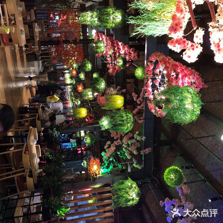 边听歌边吃饭，值得推荐
