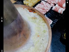 -果松木炭酸菜铜火锅·外婆参鸡汤