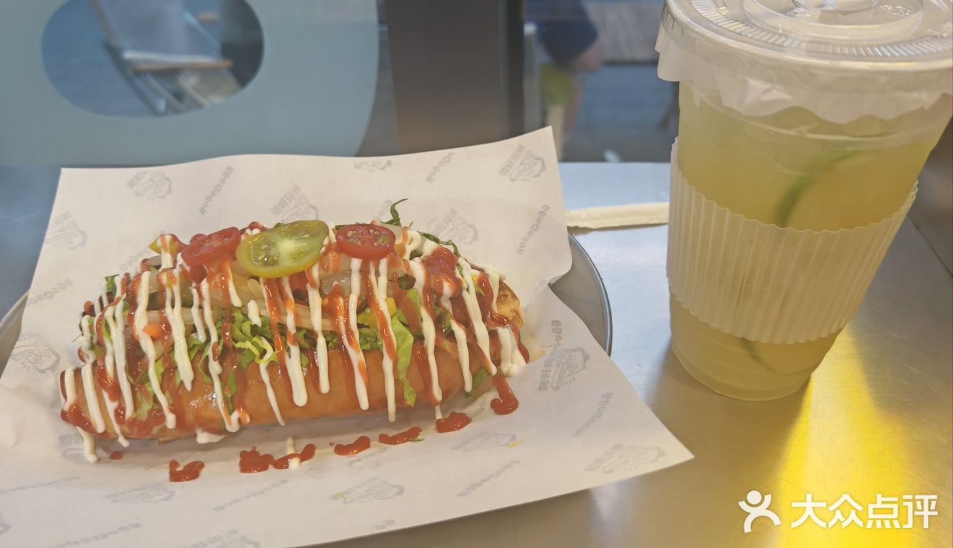 #0元玩转这座城今天来打卡了这家店，一个热狗和一杯柠