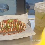 #0元玩转这座城今天来打卡了这家店，一个热狗和一杯柠