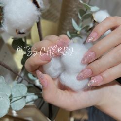 -花系美·美甲美睫精品店