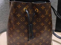 -小飞侠奢侈品回收 寄卖 养护(宝山宝龙广场店)