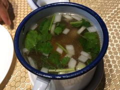 炖羊肉汤-巴扎美食·新疆菜·西域歌舞表演餐厅(新疆大厦店)