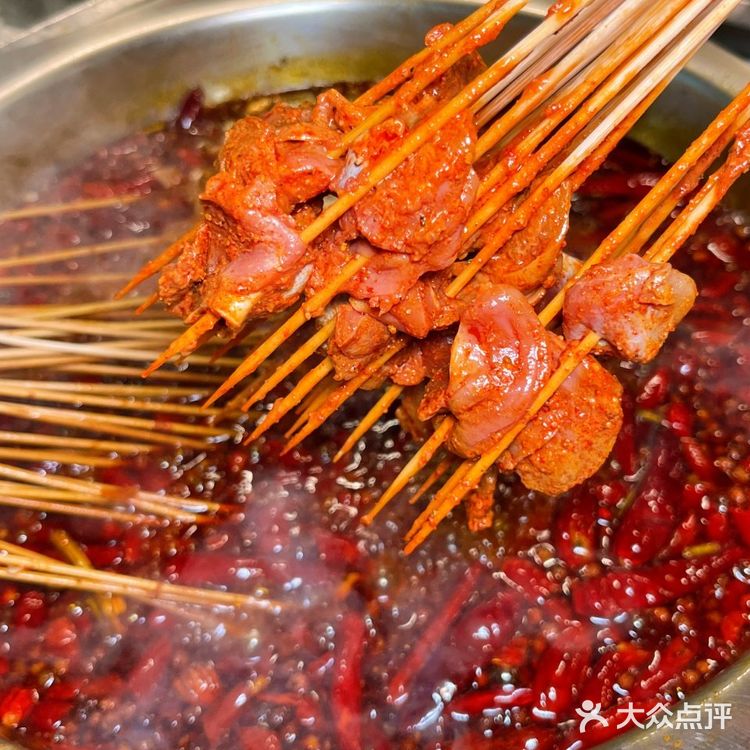 成都新晋串串排队王，一口香到破防……