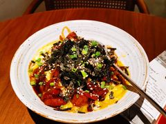 鸡腿鸡蛋盖浇饭-来龙里 精致 东南亚餐室(万象城店)
