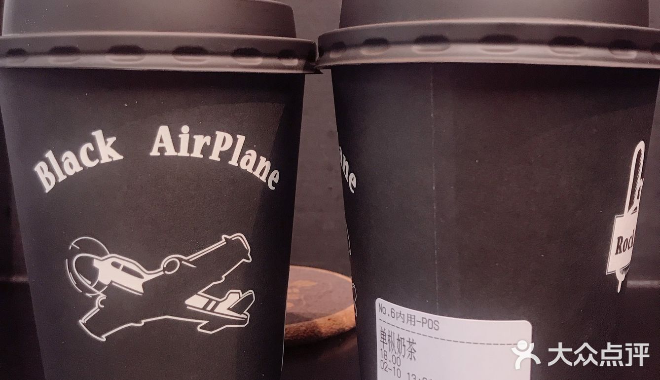 硬核奶茶店，歌单很我的菜，小哥哥也‍♂️‍♂