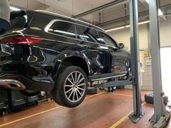 -贵州贵星奔驰4S店(观山湖店)