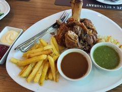 -Chom Cafe and Restaurant