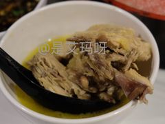 -鲜入围煮花胶鸡海鲜火锅