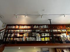 -彳亍咖啡·这里(水湾路店)