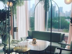 -The ROOF (通盈中心店)