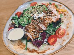 照烧鸡肉配牛油果拉法沙拉-HELLO 27 意面·沙拉·帕尼尼