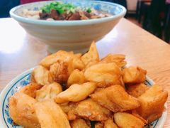 炸咯吱-门框胡同百年卤煮(新街口店)