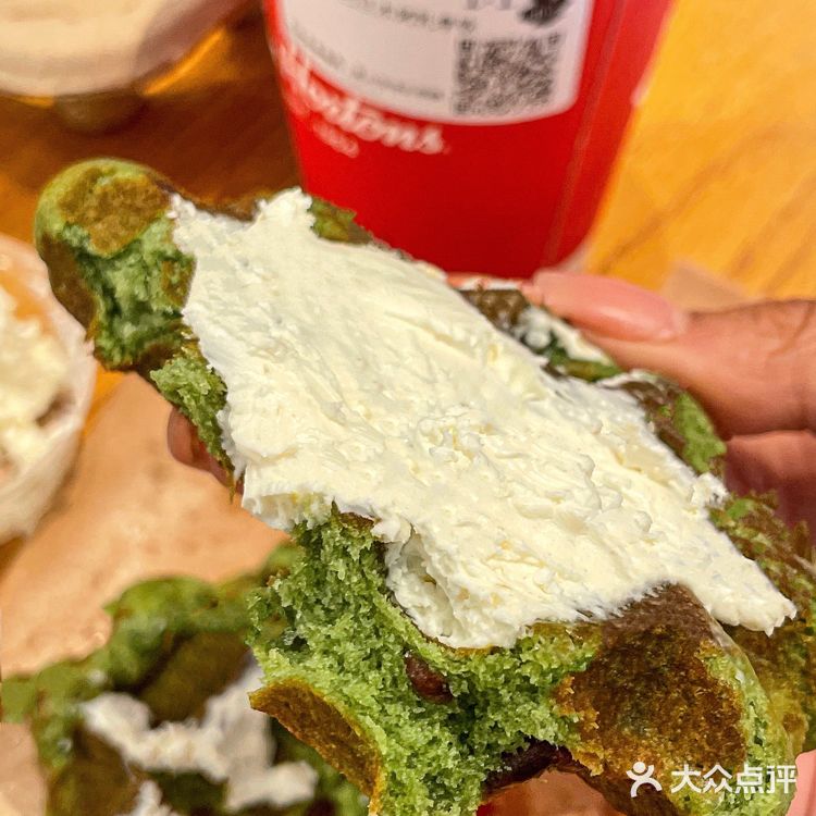 巴旦木烤乳拿铁和抹茶华夫饼🧇！