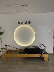 -闺蜜瑜伽·普拉提女性塑形馆