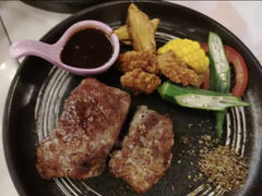 -樱花里音乐餐吧·牛扒椰子鸡(东圃店)