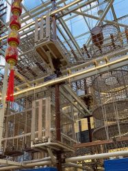 -PIPIKINGDOM皮皮王国欢乐号(欢乐海岸购物中心店)