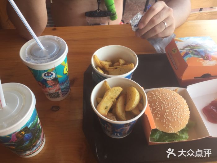 热带风暴水上乐园餐厅图片