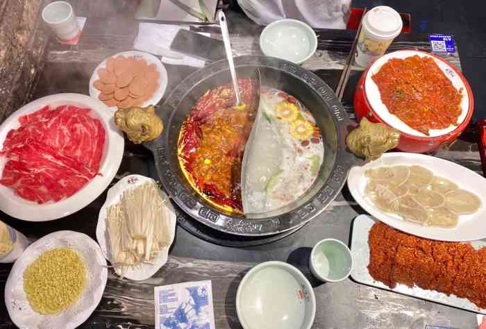 袁老四重庆老火锅(解放西旗舰店)-"火宫殿的后面,三王街里,招牌大气