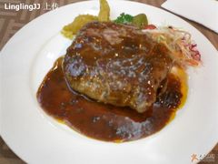 菲力牛排配红酒汁-小白桦西餐厅