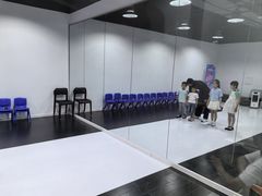 -潮童星少儿模特时尚中心(黄浦博荟广场店)