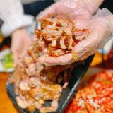 来一口是外皮酥脆,而且羊肉鲜嫩!是我喜欢的味道!