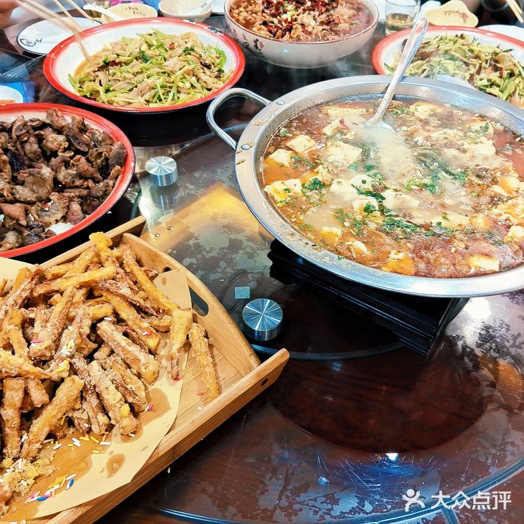 在东北 菜量大！！！（注意断句）