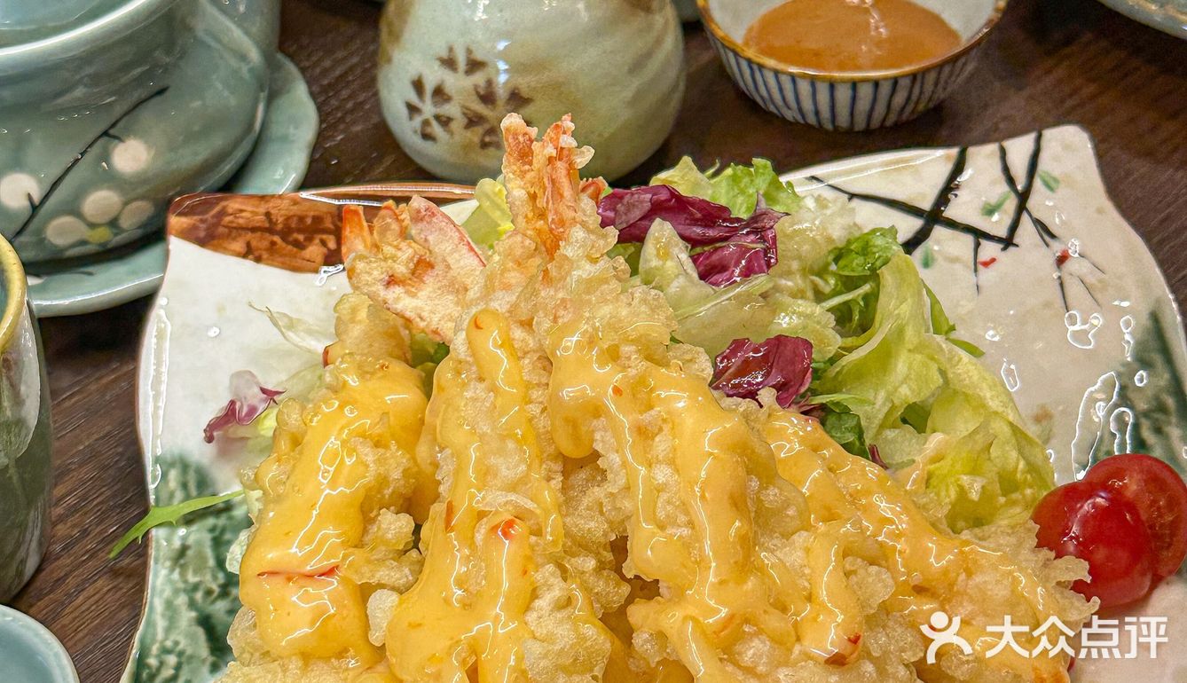 他家鹅肝特别香 料汁用的也不重 天妇罗炸虾的面衣好脆！
