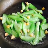 软糯鲜香的爽滑口感，干贝炒丝瓜。