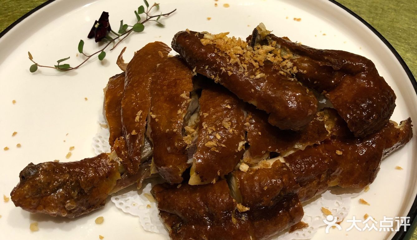全部是虾肉，弹牙，说明虾很新鲜，配上甜辣酱