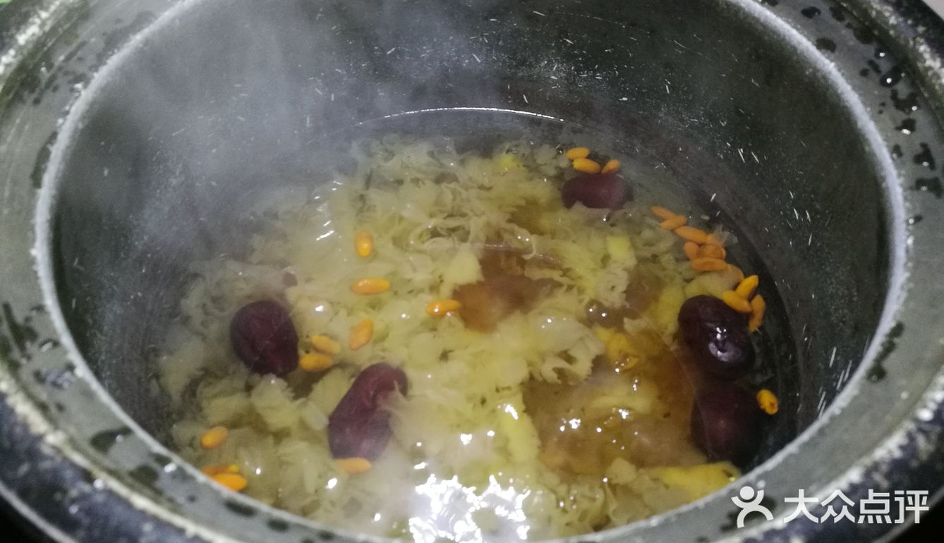 满满胶原蛋白——桃胶皂角米炖银耳