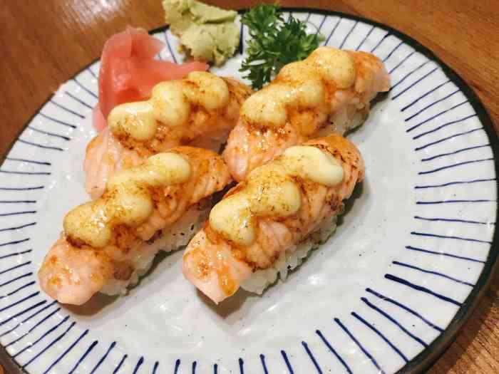 鮨御和(广场南路店)-"「招牌焦糖三文鱼寿司」应该是三文鱼手握上.