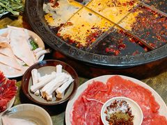 -渝嘴小老弟老火锅(华新村店)