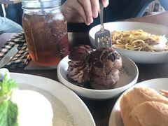 -ROAST coffee & eatery