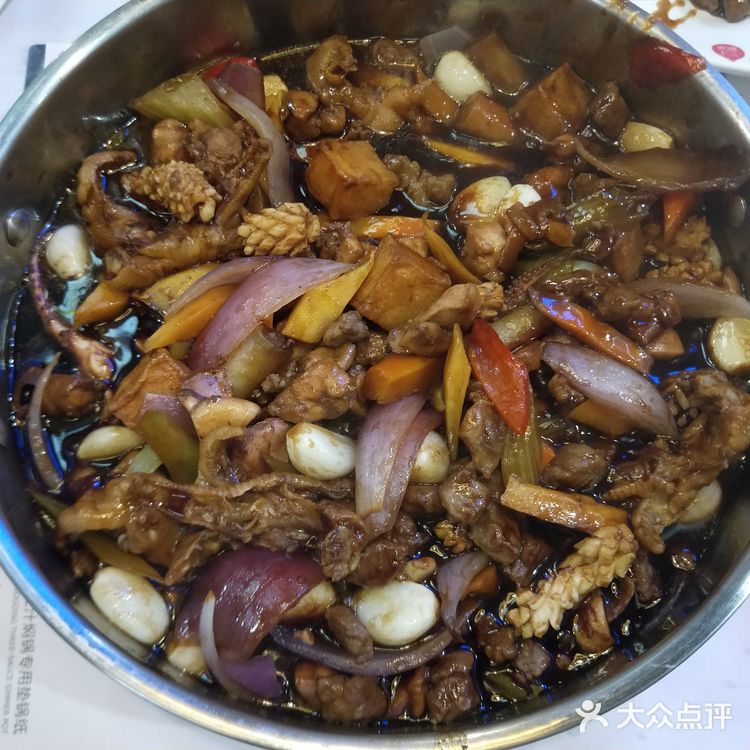 第一次焖锅是黄记煌，配着能吃三碗米饭