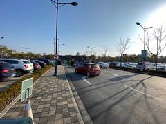 -奕欧来上海购物村停车场