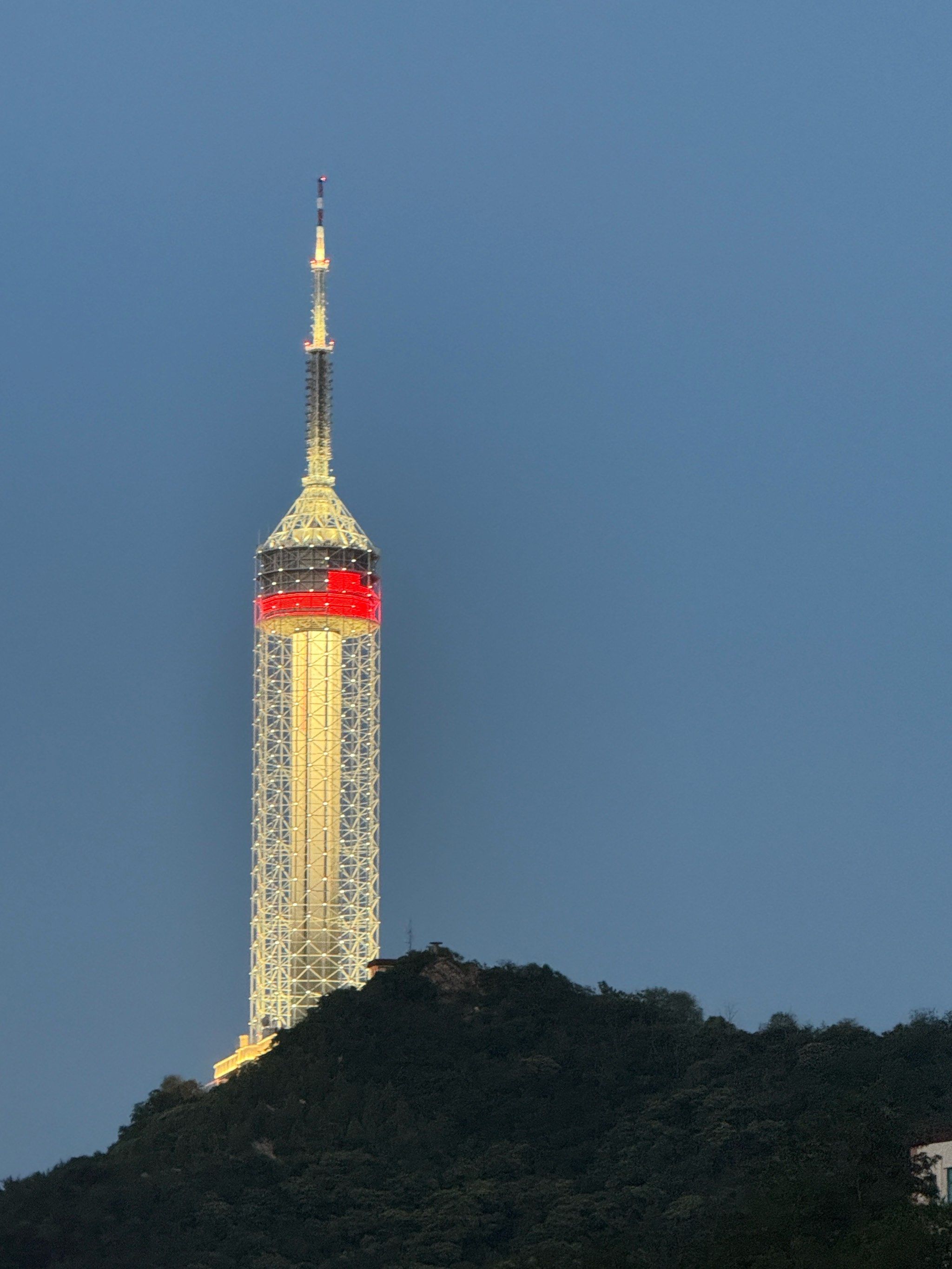 大连的电视塔🗼晚上还挺美的