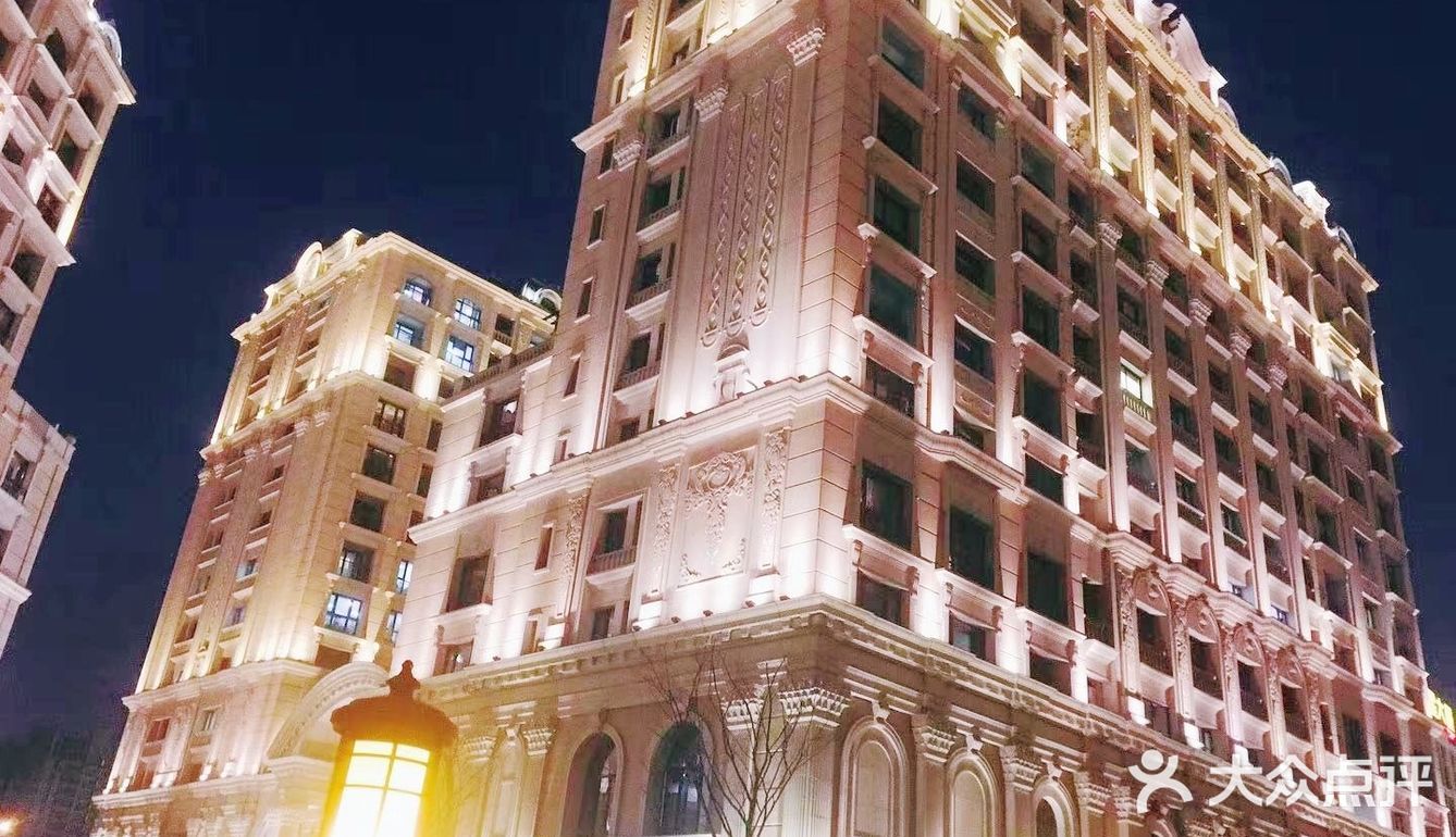 这里的夜景真的是特别美丽的呢  地理位置：
