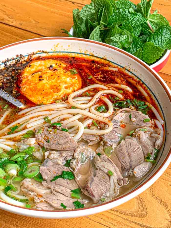 闵四遵义羊肉粉(朝外大街店)-"点评给的福利,于是就去了,坐地铁五号线